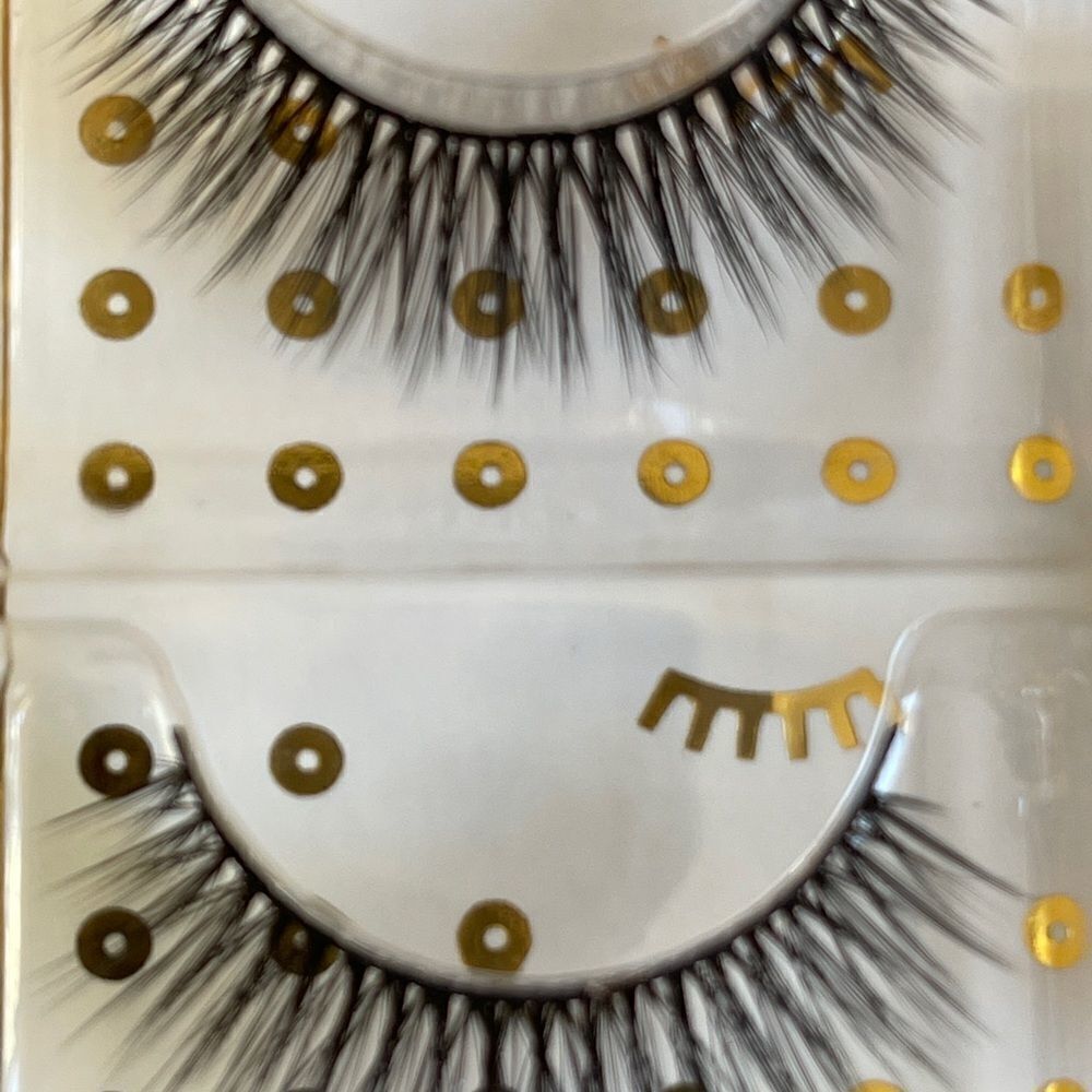 Battington Lashes “Monroe” 3D Silk Lashes - Picture 2 of 7